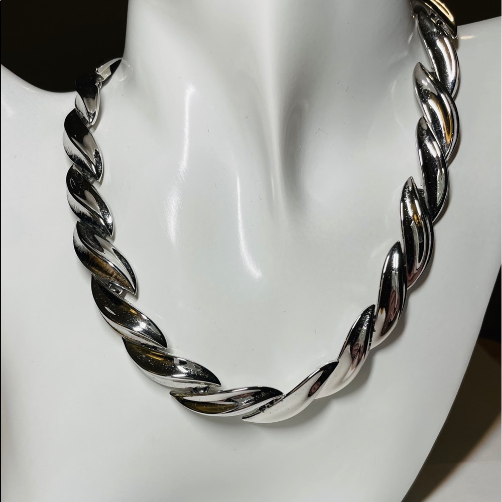 Vintage Crown Trifari Silver Tone Necklace